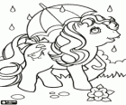 Mein kleines Pony mit einem Regenschirm in der regen