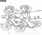 Holly und ihre Freundin Carrie mit der Helme und Mountainbikes