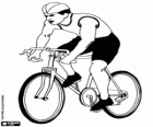 Triathlete auf einem Fahrrad. Triathlon-Rennen gehören Schwimmen, Radfahren und Laufen