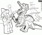 Zwei Charaktere aus der Welt der Magie von Lego. Eine alte Zauberer mit Zauberstab und ein Drache