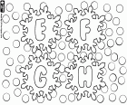 Vier Großbuchstaben E, F, G, H des Alphabets mit Schneeflocken, in großen Eiskristallen
